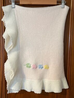 VTG  USA Atkins Baby Blanket Pastel Elephants Pink & White Ruffle Knit Acrylic